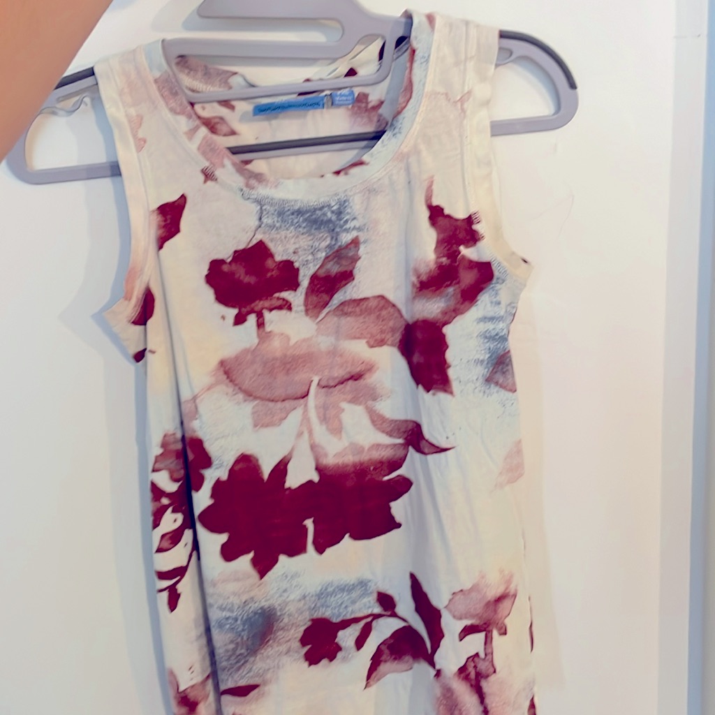 Vera Wang Patterned Top
